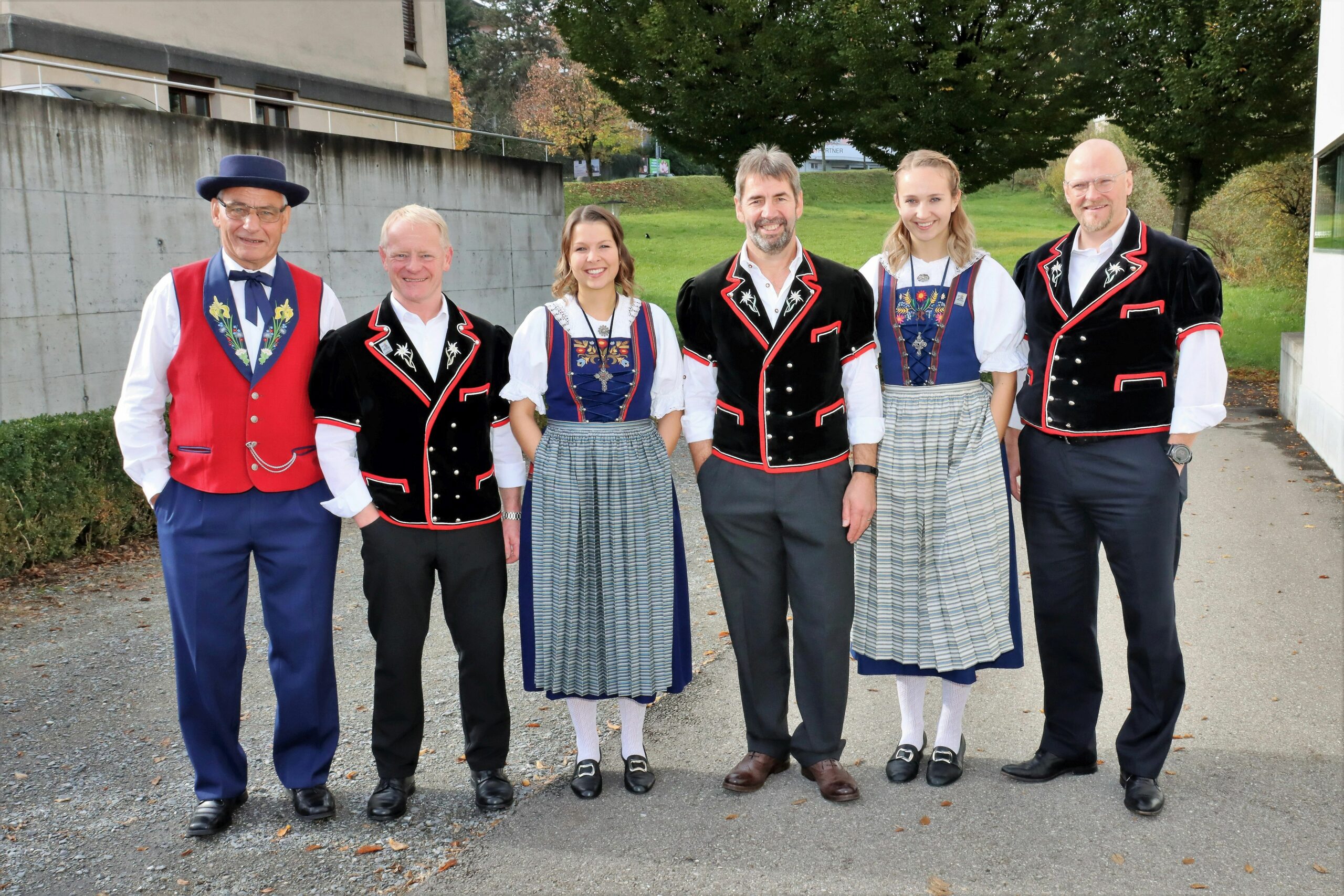 Obmannschaft mit Ehrendamen und OK-Präsident Josef Thalmann